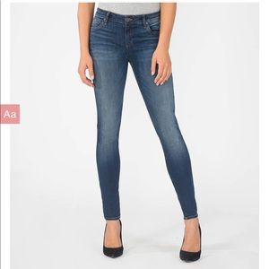 Kut from the Cloth Mia classic skinny jeans size 6 medium wash stretchy EUC